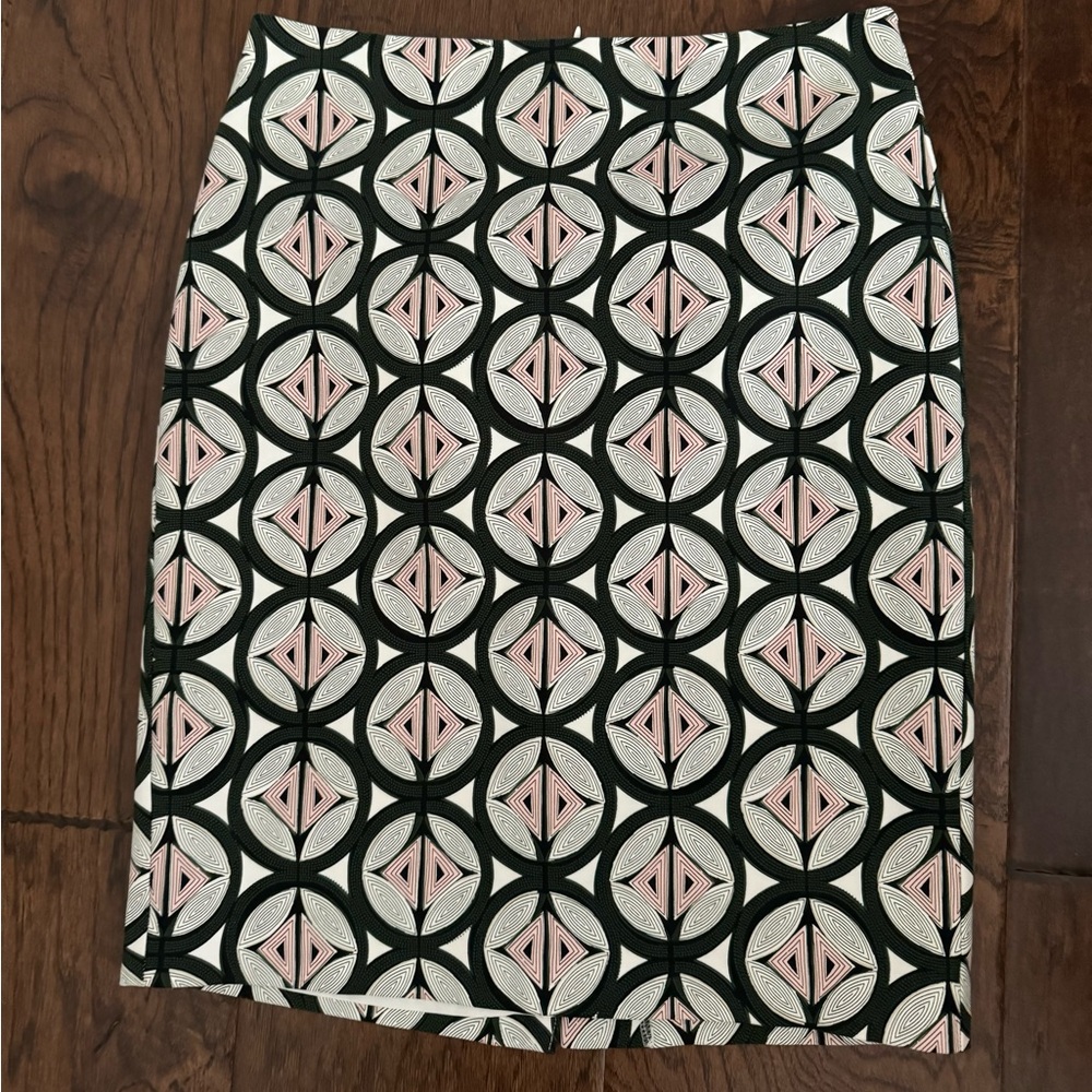 NWOT Ann Taylor Geometric Pattern Pencil Skirt Size 2